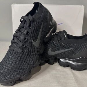 Nike Air Vapormax 2019 AJ6910 004 NWT Size 7 Black Women's Sneakers Shoes in Box